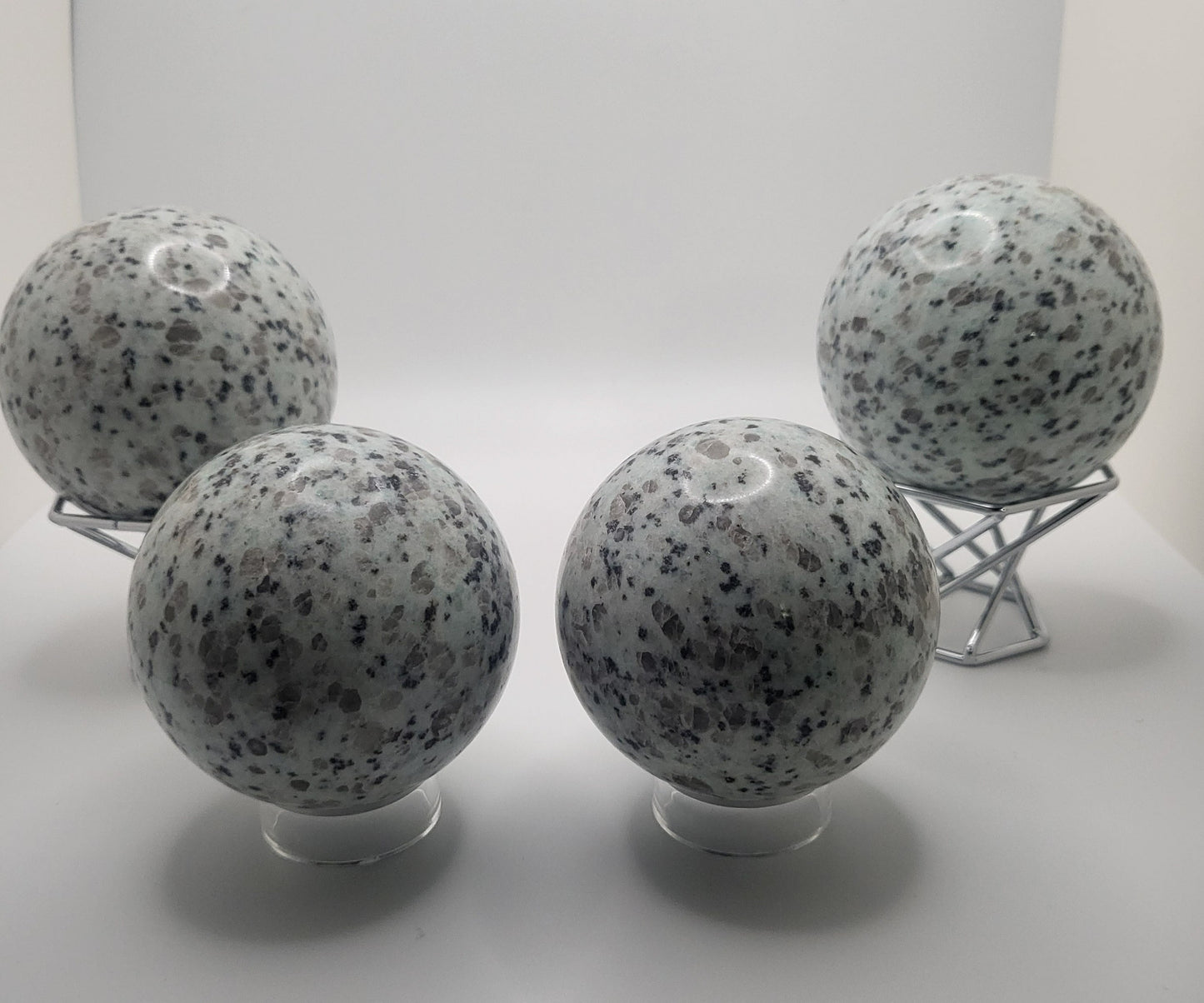 Kiwi Jasper Spheres